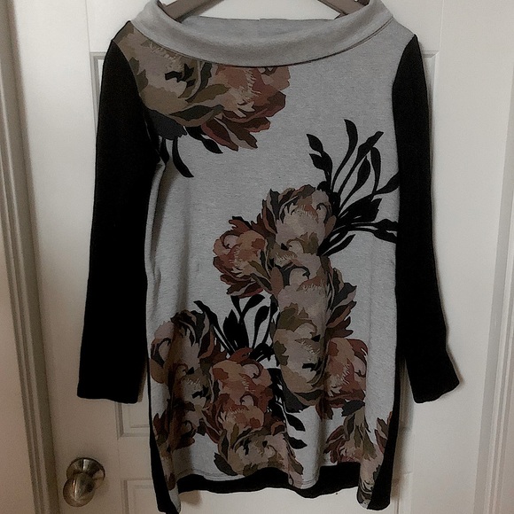 Kollontaï boat neckline tunic with flora print - Made in Canada - Picture 4 of 8
